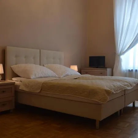 Ada Aparthouse Hostel *