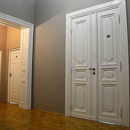 Ada Aparthouse Vandrerhjem