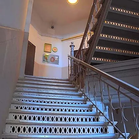 Ada Aparthouse Hostel *