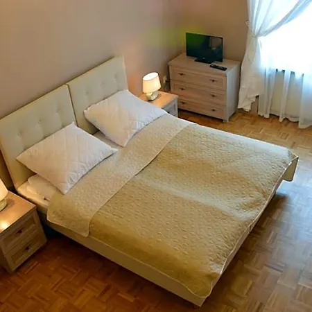 Vandrerhjem Ada Aparthouse *