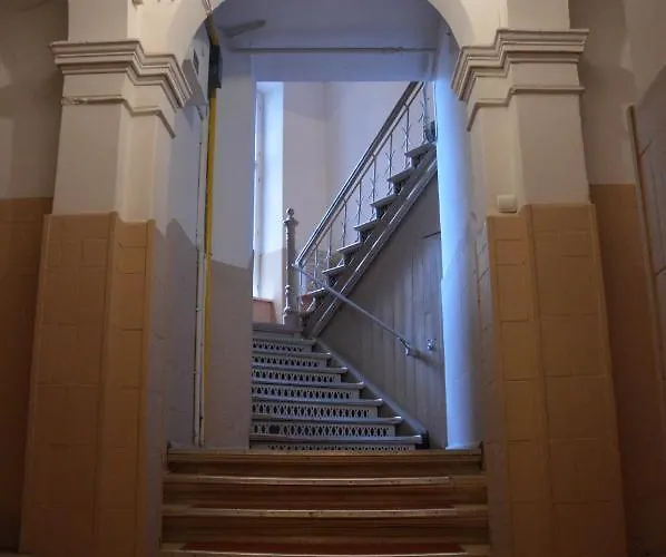 Ada Aparthouse Hostel